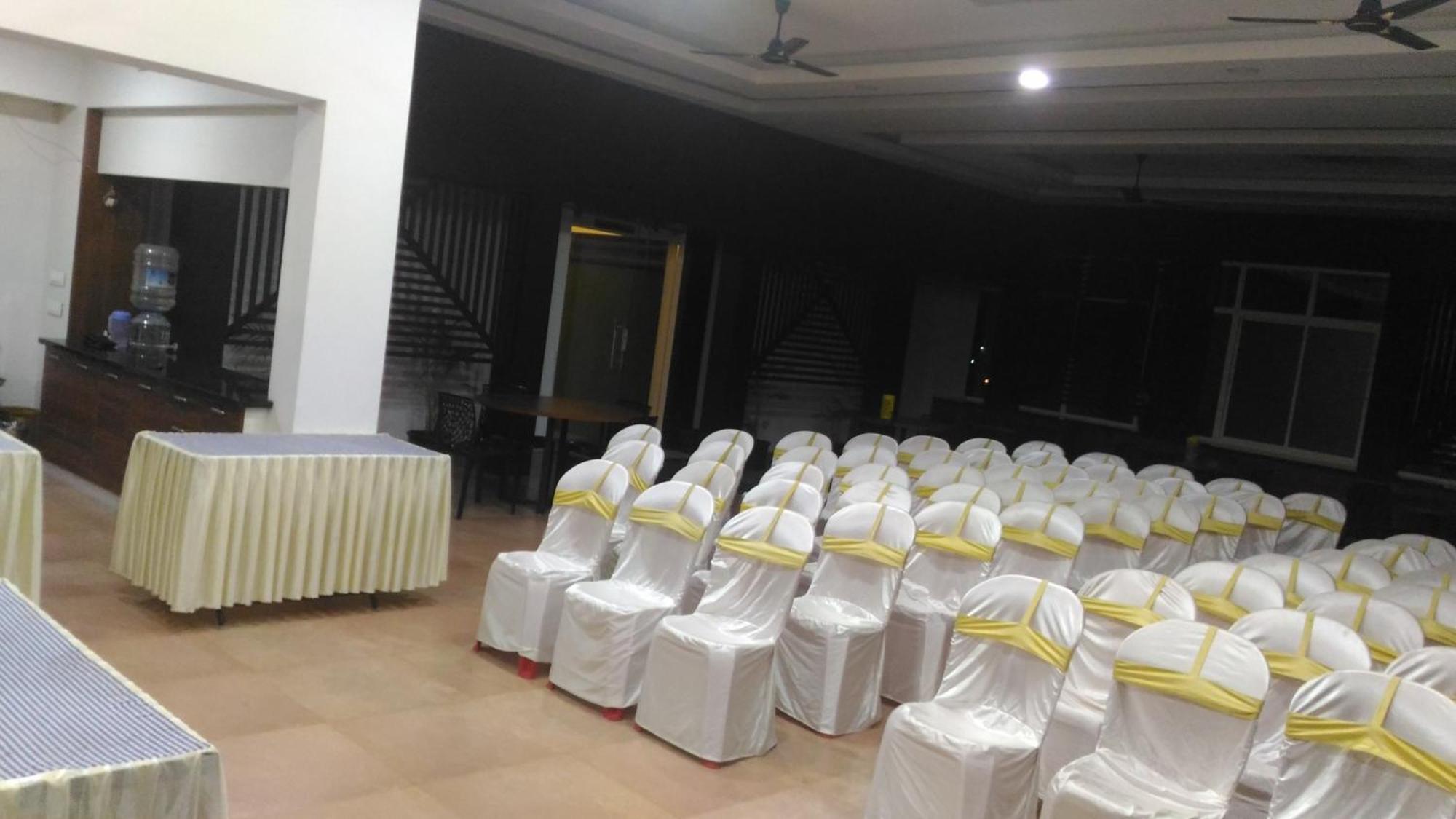 The Southgate Business Hotel Thiruvananthapuram Bagian luar foto